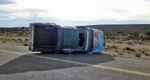 Un muerto en terrible vuelco de camioneta cerca de Las Plumas