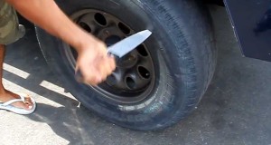 Esquel: Fueron a inspeccionar un comercio y les acuchillaron las cubiertas