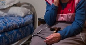 Un anciano de 83 años agredió sexualmente a su suegra, de 101