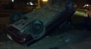 Bolsón: Vuelcó en pleno centro de la ciudad