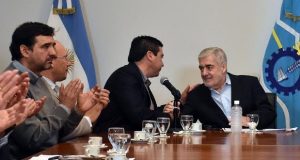 Chubut: Se firmó el contrato para  la construcción de una Escuela para El Hoyo
