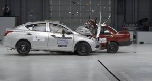 Esto pasa si chocan un auto moderno y otro con ingeniería de hace 30 años
