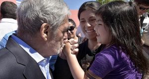 Chubut: Das Neves entregó casas y títulos de propiedad en Trelew