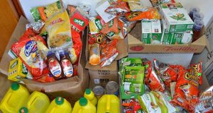 El Hoyo: Secuestran mercadería vencida en góndolas de reconocido supermercado