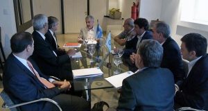 Chubut: Das Neves y el presidente de YPF acordaron mantener los valores de producción en 2017