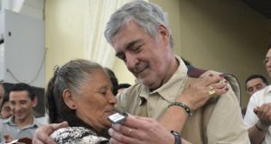 Chubut: Das Neves firma ejecución de 12 mejoramientos de viviendas para Río Mayo
