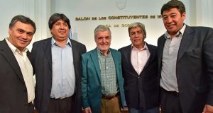Chubut: Das Neves firmó el contrato para la pavimentación 26 kilómetros de la emblemática Ruta Provincial Nº 63