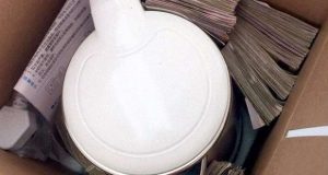 Un comerciante chino intentó coimear a una intendenta: le regaló una pava con 0 mil