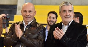 Chubut: Das Neves firma por más de 33 millones la ampliación de escuelas de Madryn y Esquel