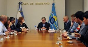 Chubut: Das Neves recibió a especialista internacional en neurociencia que elogió la escolarización lograda en Chubut