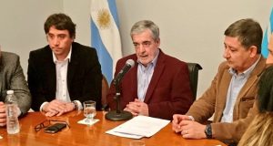 Chubut: Das Neves firmó decretos otorgando más de 1.700.000 pesos a tres municipios
