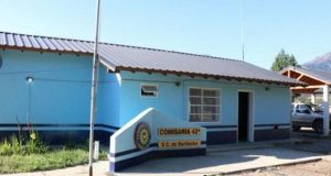 Bariloche: Atropelló y apedreó a dos policías