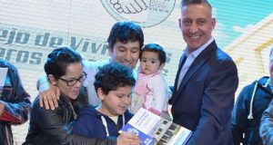 Chubut: Arcioni cumplió una intensa agenda este lunes en comodoro y este martes preside el 64º aniversario de El Hoyo