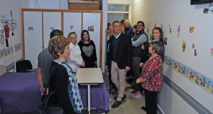 Chubut: Arcioni visitó Gaiman recorrió el hospital rural local y firmó obra de gas