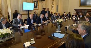 Chubut: Arcioni firmó acuerdo de consenso fiscal junto al resto de los gobernadores