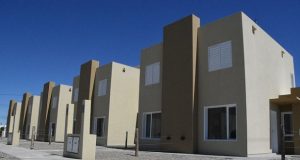 Rawson: Arcioni encabeza hoy viernes la entrega de 24 viviendas