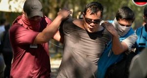 Encapuchados se llevaron personas detenidas en medio de la represión