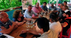 Lago Puelo: Arcioni se reunió con prestadores turísticos de la Comarca Andina
