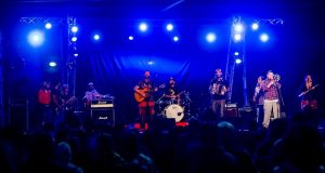 El Hoyo: Gran marco de público en el arranque de la Fiesta Nacional de la Fruta Fina