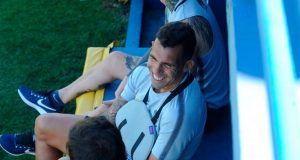 Alerta en Boca: Tevez con el hombro inmovilizado y en duda para la Copa