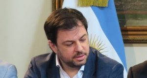 Renunció el subsecretario de Presidencia por su cuenta oculta en un paraíso fiscal