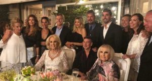 A pesar de estar de licencia médica Macri asistió al cumpleaños de Mirtha