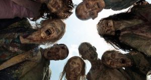 Revelan qué país sobreviviría un apocalipsis zombi