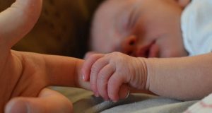 Un bebé nació cuatro años después de que sus padres murieran