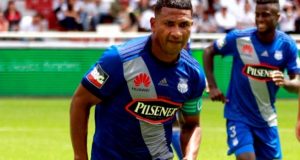 Borracho y sin remera: así encontraron a un jugador de Emelec