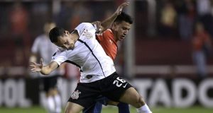 Corinthians silenció al Libertadores y complicó la clasificación del Rojo