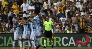 Racing piso fuerte en Rosario y sigue en carrera por la próxima Libertadores