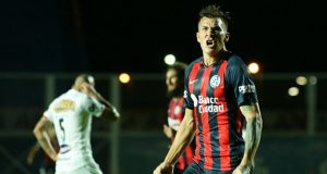 San Lorenzo venció a Chacarita con sufrimiento y sigue en la pelea