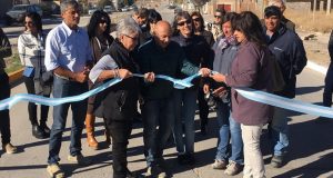 Madryn: Sastre inauguró nuevos tramos de asfalto de Roca y Hansen