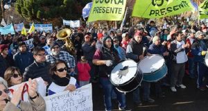 “Esquelazo”: una multitud marchó en las calles