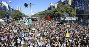 la proclama de la marcha opositora al Obelisco