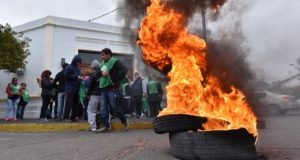 Chubut: Los estatales se manifestaron frente a la Casa de Gobierno
