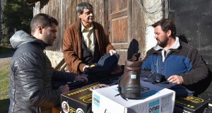 Lago Puelo: El intendente entregó indumentaria a empleados Municipales