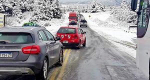 Chubut: Las fuertes nevadas obligaron a cortar la ruta 40 tramo Tecka Epuyén