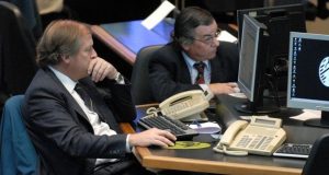 Miércoles negro: se hundió la bolsa y subió el riesgo país