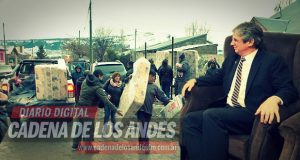 Esquel: Mientras los vecinos pasan frío Ongarato guarda en depósitos abrigos, alimentos y colchones