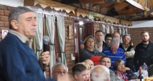 Chubut: Solo, desocupado y despechado Cimadevilla busca protagonismo
