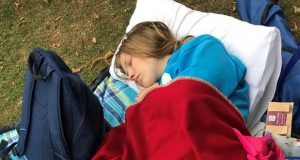 La joven con una rara enfermedad que no puede parar de dormir