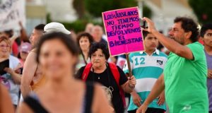 Video | Chubut: Masivo «ruidazo» en Madryn contra la presencia de Macri