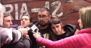 Audio | El Bolsón: Jóvenes fueron agredidos en un boliche por besarse
