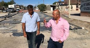 Madryn | Sastre supervisó obras de pavimentación en barrios de la ciudad
