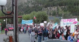 Lago Puelo |  Movilización: Vecinos salieron a apoyar al intendente Raúl Ibarra