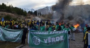 Esquel | El acceso a La Hoya permanece cortado por una protesta gremial