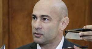 Chubut | El Gobierno provincial pagaría los sueldos con un monto fijo a todos los empleados públicos