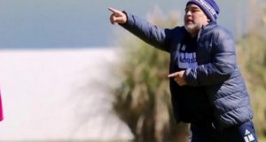 Fútbol | Diego dirigió la práctica de Gimnasia pensando en Talleres