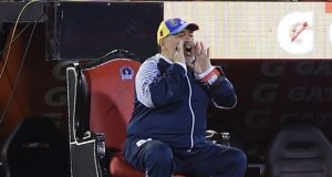 Diego Maradona continuará como entrenador de Gimnasia